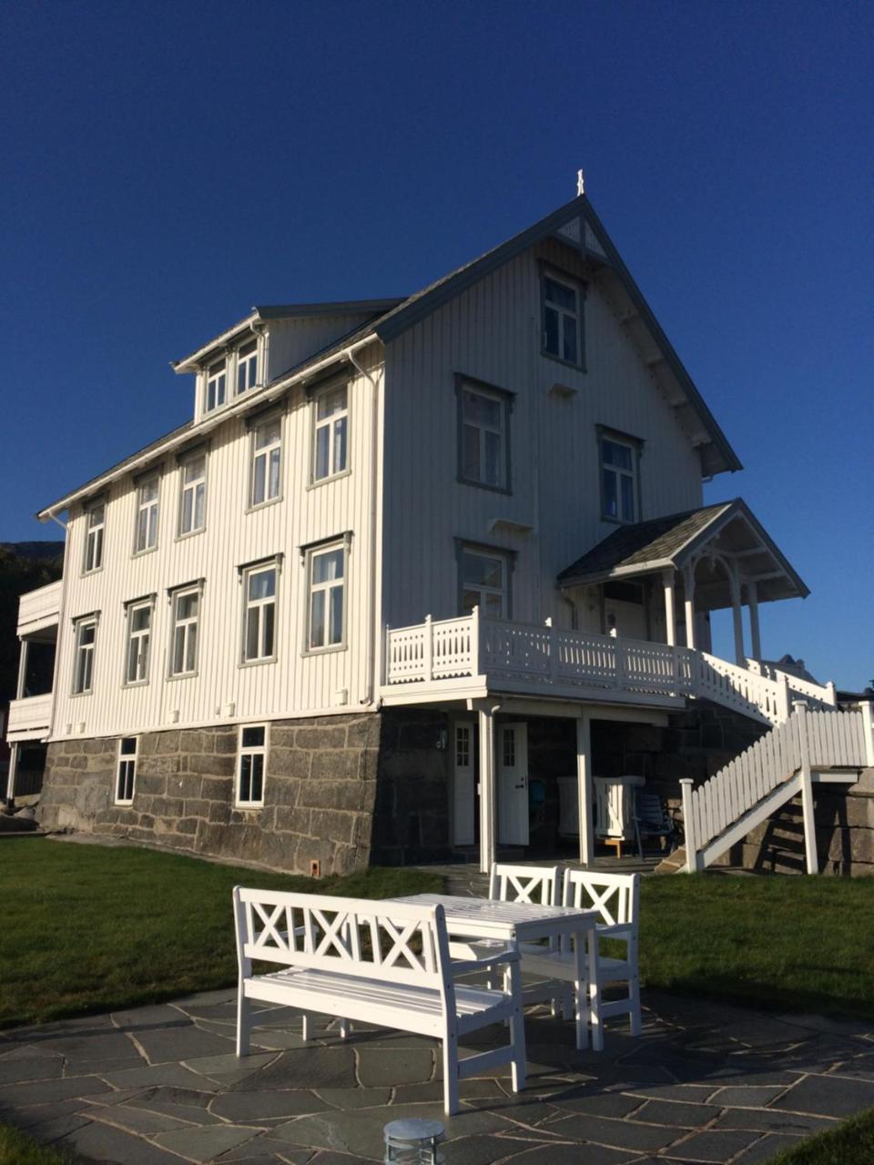 Gjestgiverier Sakrisøy Gjestegård - Solbakken Anno 1880 Reine